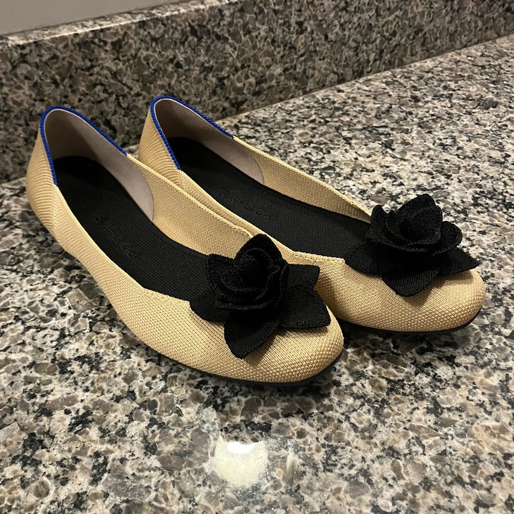 Rothy’s The Petal Square - Sand
Soirée Ballet Flats Size 8